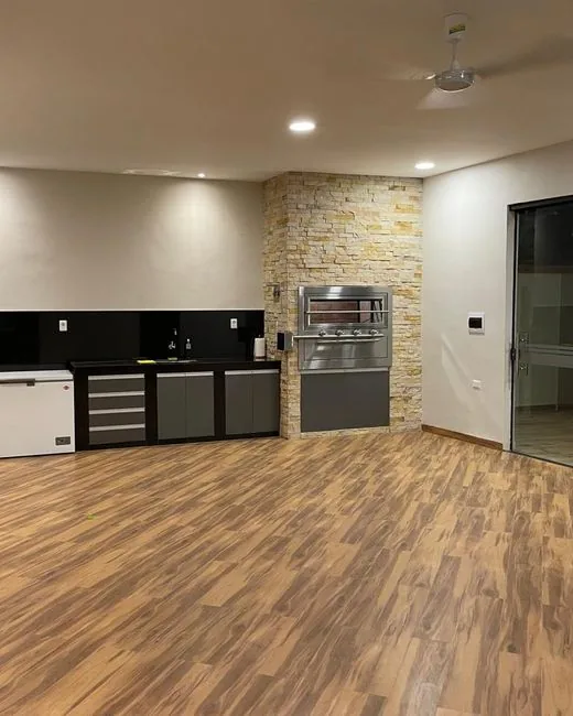 Salón climatizado con parrilla en Quinta Ohana